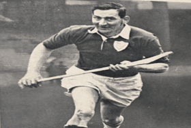 Nick O’Donnell in a Leinster jersey. This postcard photograph was issued with the compliments of the Sunday Review, a newspaper printed between 1957 and 1963
