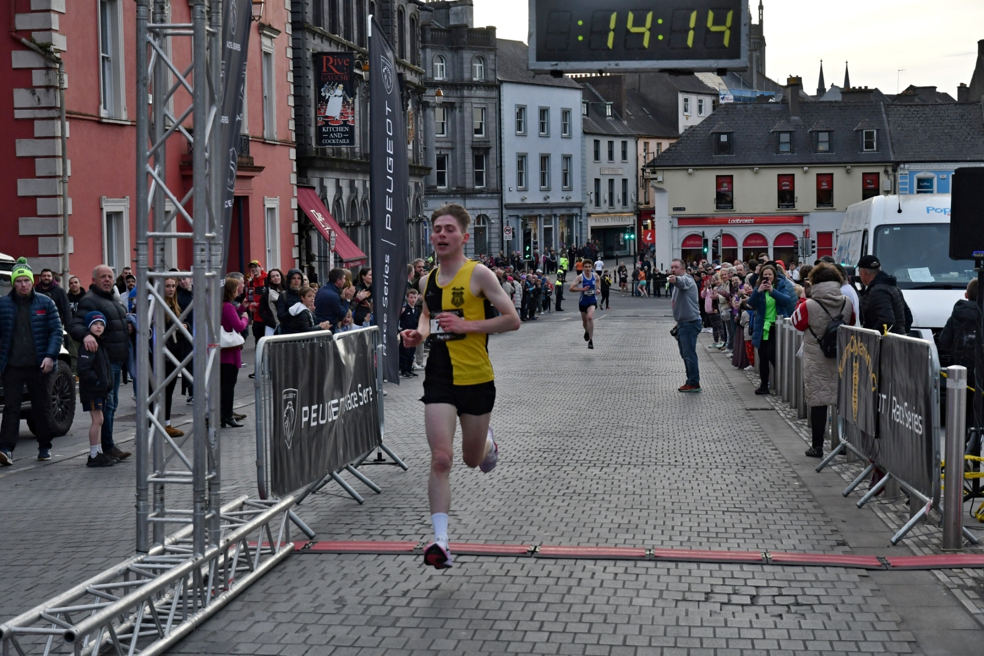 Cheers as Cathal O'Reilly is crowned king of the Streets of Kilkenny!