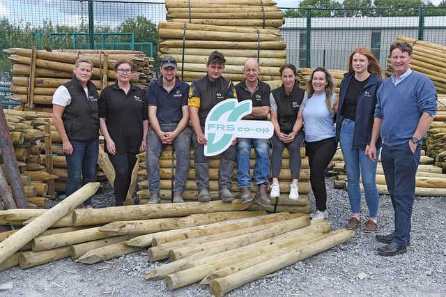 Joanne Brennan, Breda Teehan, Liam Roche, Jamie Agar, Jim Comerford, Debbie Coady, Jennifer Murphy, Emma Whelan and Gavin Kearney from FRS Fencing KCD