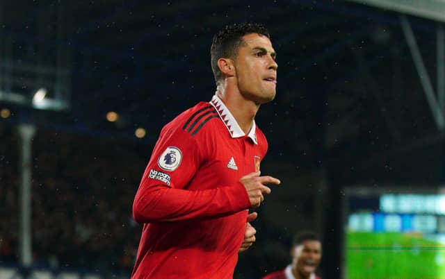 Cristiano Ronaldo’s 700th career club goal clinched a 2-1 victory at Everton which moved Manchester United to within a point of the top four.