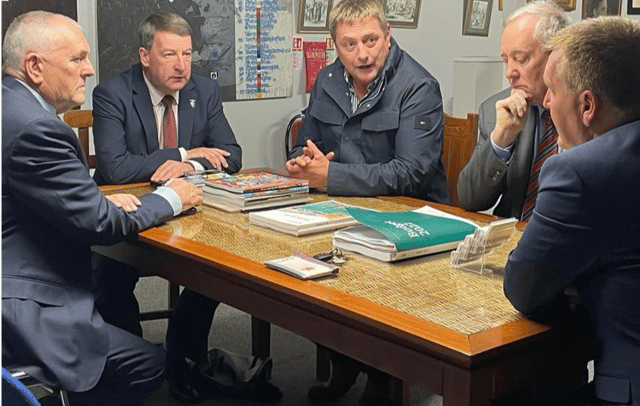 Deputy John McGuinness, Cllr Pat Fitzpatrick, Cllr Mick Delaney, Joe Reidy and Minister Michael McGrath meet to discuss Budget 2023