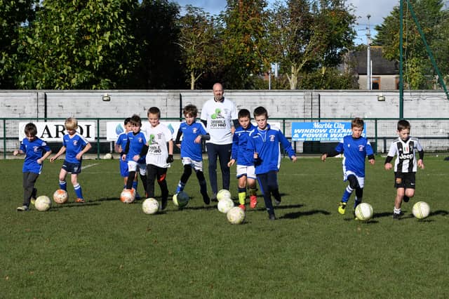 Paul Smith and Freebooters Under 10 players dribbling the length of the pitch