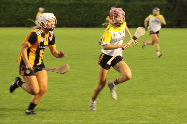 Jill O’Brien (Danesfort) and Ruby Norris (Piltown) race for possession during their leaague championship clash in Danesfort