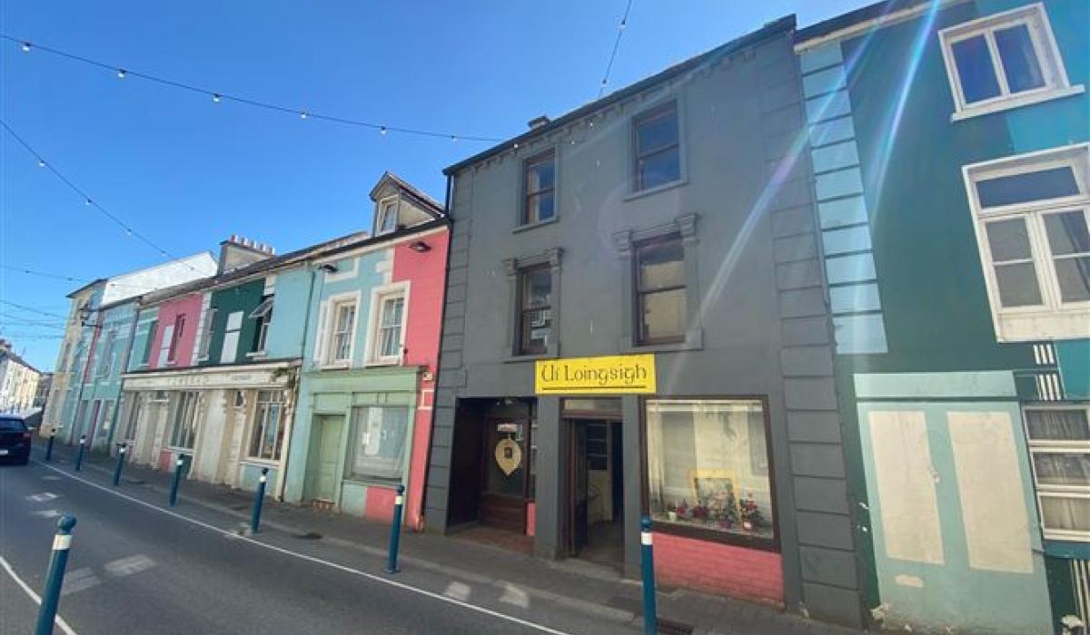 GALLERY 3storey, 3bed Kilkenny townhouse with potential up for grabs