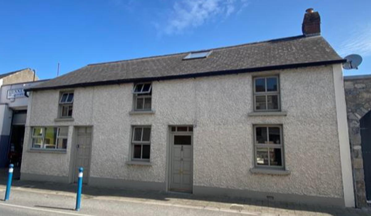 Fourbed Kilkenny townhouse with selfcontained annex for sale see