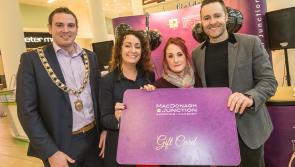 Video: Keith Barry visits MacDonagh Junction and helps give away €1,000