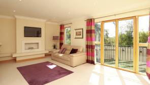 Rose Gardens home offers the ideal location together with walk-in perfection
