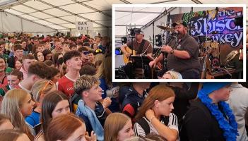 Watch: Whistling Donkeys lash out the tunes in Rathenisks at the Ploughing in Laois
