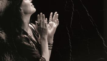 Imelda May wows Kilkenny audience with storytelling and song