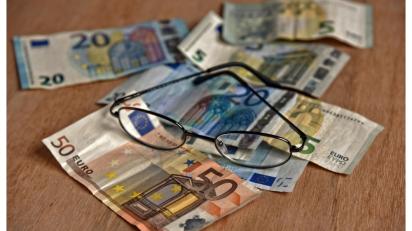 No tax cut for workers as Social Welfare recipients get weekly hike and Christmas bonus