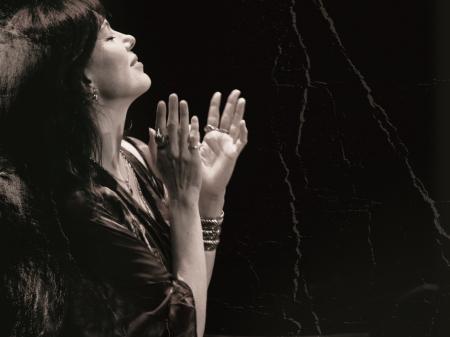 Imelda May wows Kilkenny audience with storytelling and song