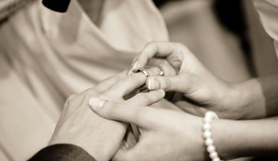 Love is in the air as Kilkenny club hurler weds bride in beautiful ceremony