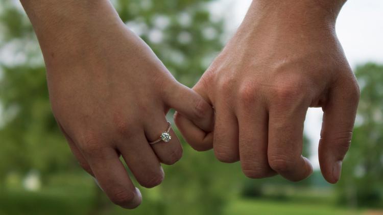 'What a buzz' - well-known Kilkenny hurler and camogie player announce engagement