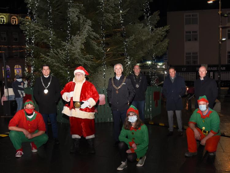 Mayor Coonan switches on Kilkenny's new Christmas lights Kilkenny People
