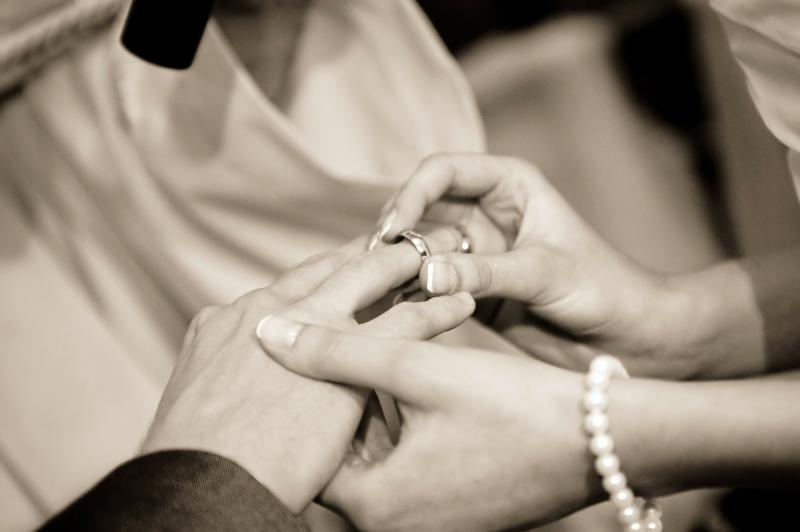 Archive - Kilkenny star hurler weds before emigrating to Australia (1973)