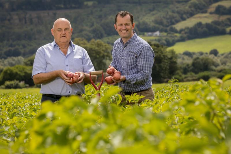  (L to R) John O’Shea of O’Shea’s Farms and Paul Scally, Aldi Ireland’s Buying Director. 