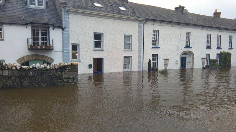 Inistioge is flooded - Cars can't get through as Kilkenny counts cost of downpours