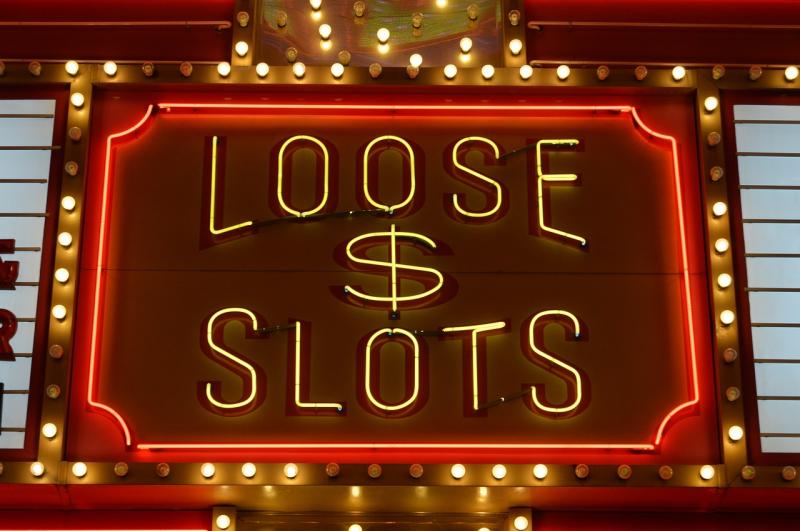 Contents of poker machine stolen from John Street pub