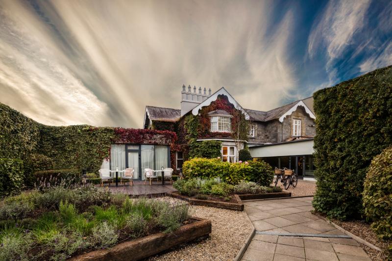 Newpark Hotel 