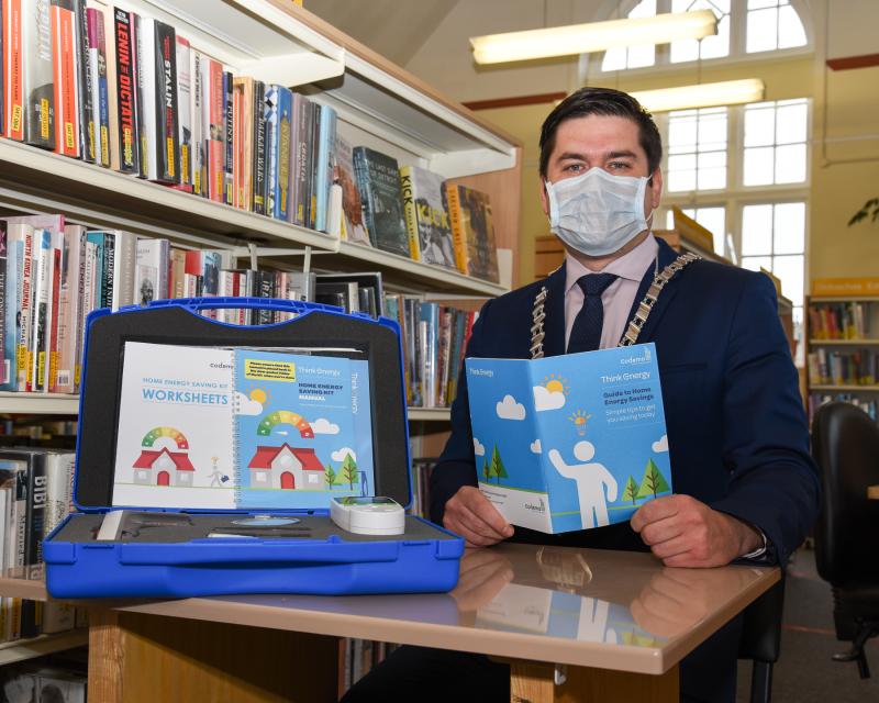 Cathaoirleach of Kilkenny County Council urges people to become an energy detective with Home Energy Saving Kit
