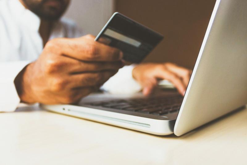 WATCH: Gardai issue advice on how to avoid online shopping fraud as Irish customers lost €22m last year