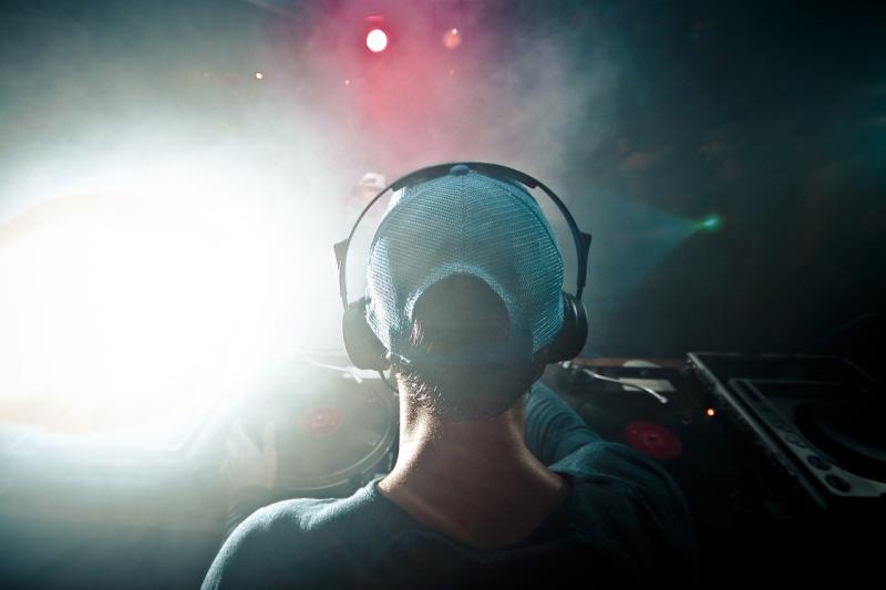 Will alcohol be served at pilot nightclub event as Minister gives more detail 
