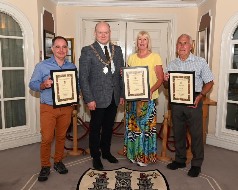 Mayor of Kilkenny  recognises a decade of Kilkenny historical walks.