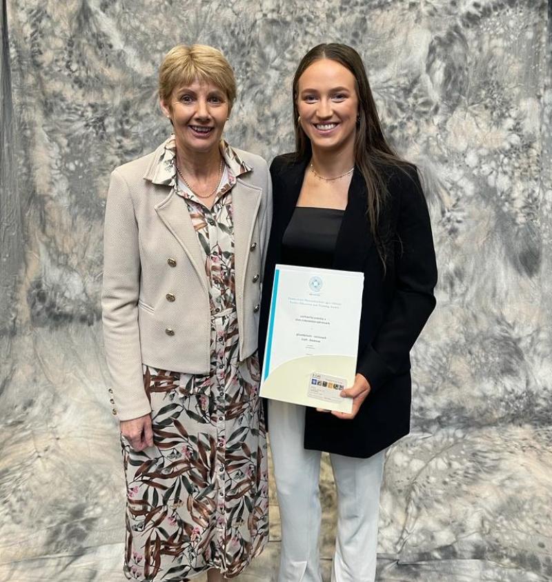 Kilkenny woman is first female electrical apprentice to graduate from KCETB