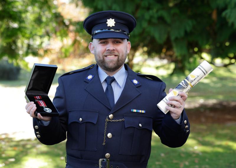 Two garda&iacute; leap into action to save man from car moments before explosion