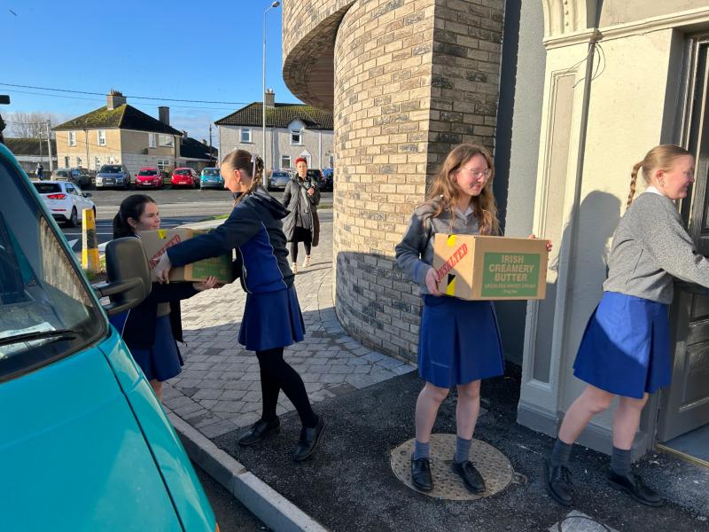 Loreto students delivering hampers to St Vincent de Paul