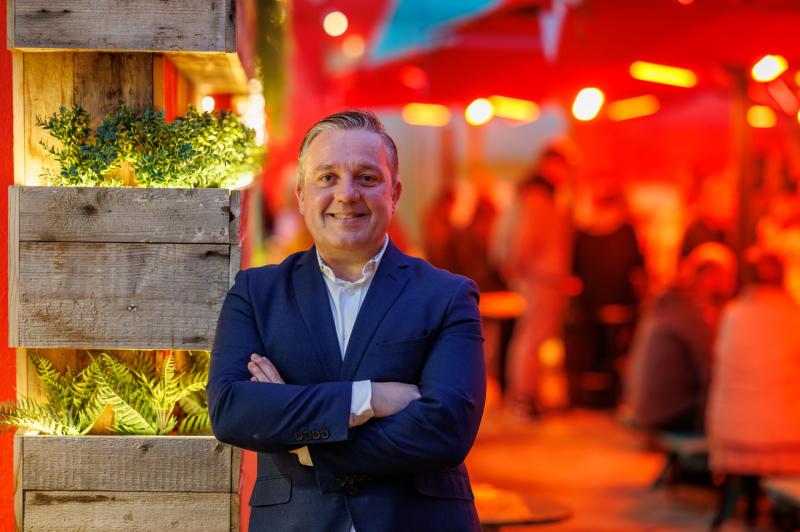 Barrel Yard sessions a must as sunshine forecast for Kilkenny for Cat Laughs  weekend
