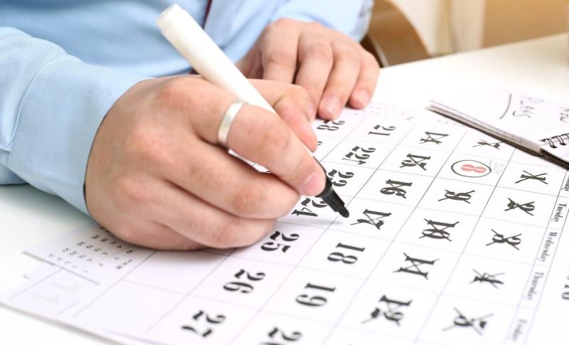 When do the Bank Holidays fall in Ireland over New Year and in 2025?