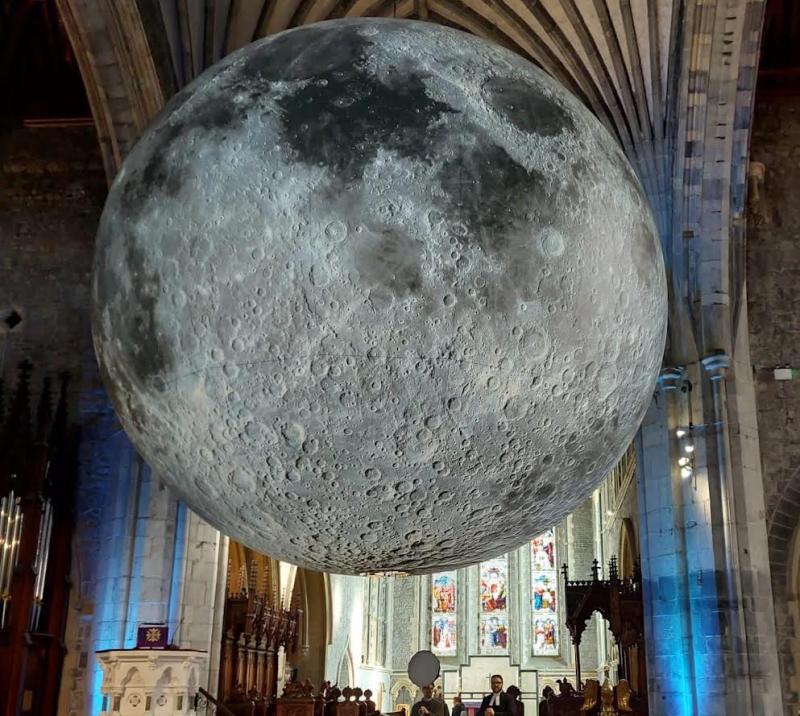A hitchhiker's guide to the lunar landscape