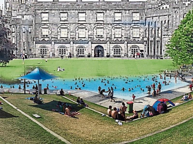 Plan to place swimming pool, bowling green and tennis courts in Kilkenny Castle Park from 1964