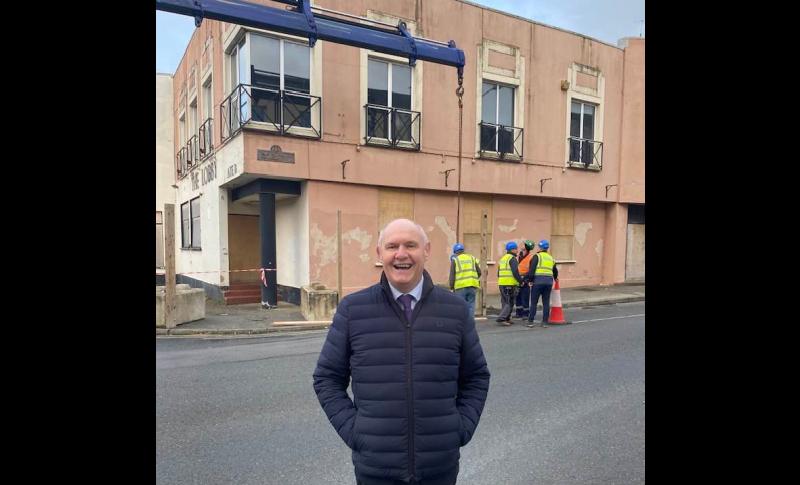 Contracts signed for sale of former hotel in nearby Clonmel