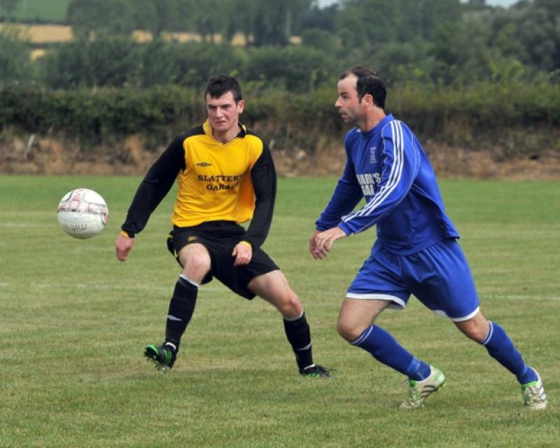 William Flood (Thomastown United A) and Seamus McGrath (Fort Rangers) race for possession. Photo: Michael Brophy