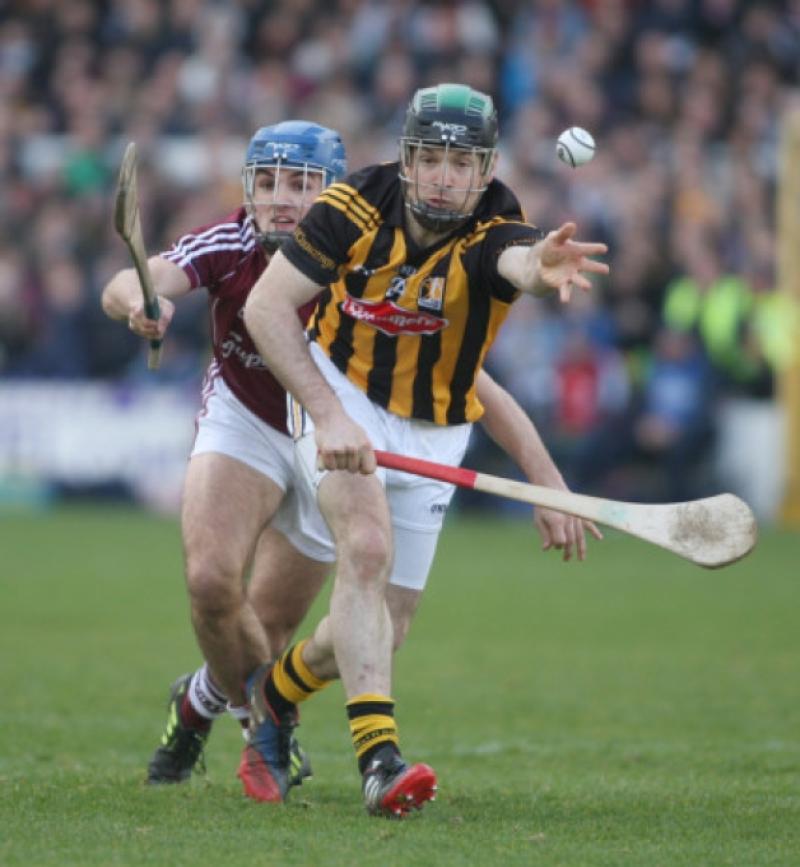 Jonjo Farrell (Kilkenny) handpasses the sliotar as Fergal Moore (Galway) tries to stop him during the NHL in Nowlan Park.  (Photo: Eoin Hennessy)