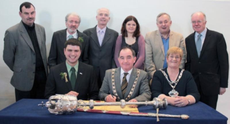 Pictured at the signing at the official twinning of Kilkenny City, ireland and the City of Kilkenny, Minnesota in the Parade Tower, were from back, Cllr. Jimmy Leahy, Cllr. Malcolm Noonan, Cllr. John Coonan, Cllr. Kathleen Funchion, Cllr. Joe Reidy, Joe Crockett, County Manager and front, Kevin Taaffe Jnr, Mayor City of Kilkenny, Minnesota, USA, Se�n " hArg�in, Mayor of Kilkenny and Cllr. Marie Fitzpatrick, Cathaoirleach of Kilkenny County Council.  (Photo: Eoin Hennessy)