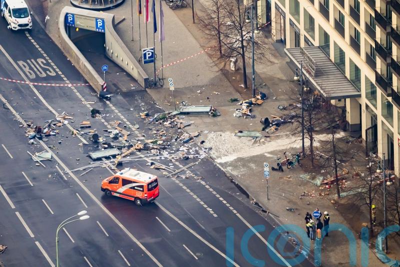 Hundreds of fish killed after huge aquarium tank bursts in Berlin - Kilkenny Live