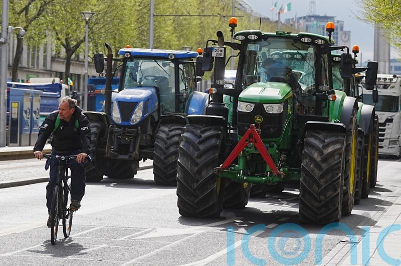 Fuel protesters causing gridlock in Dublin suggest more demonstrations next week
