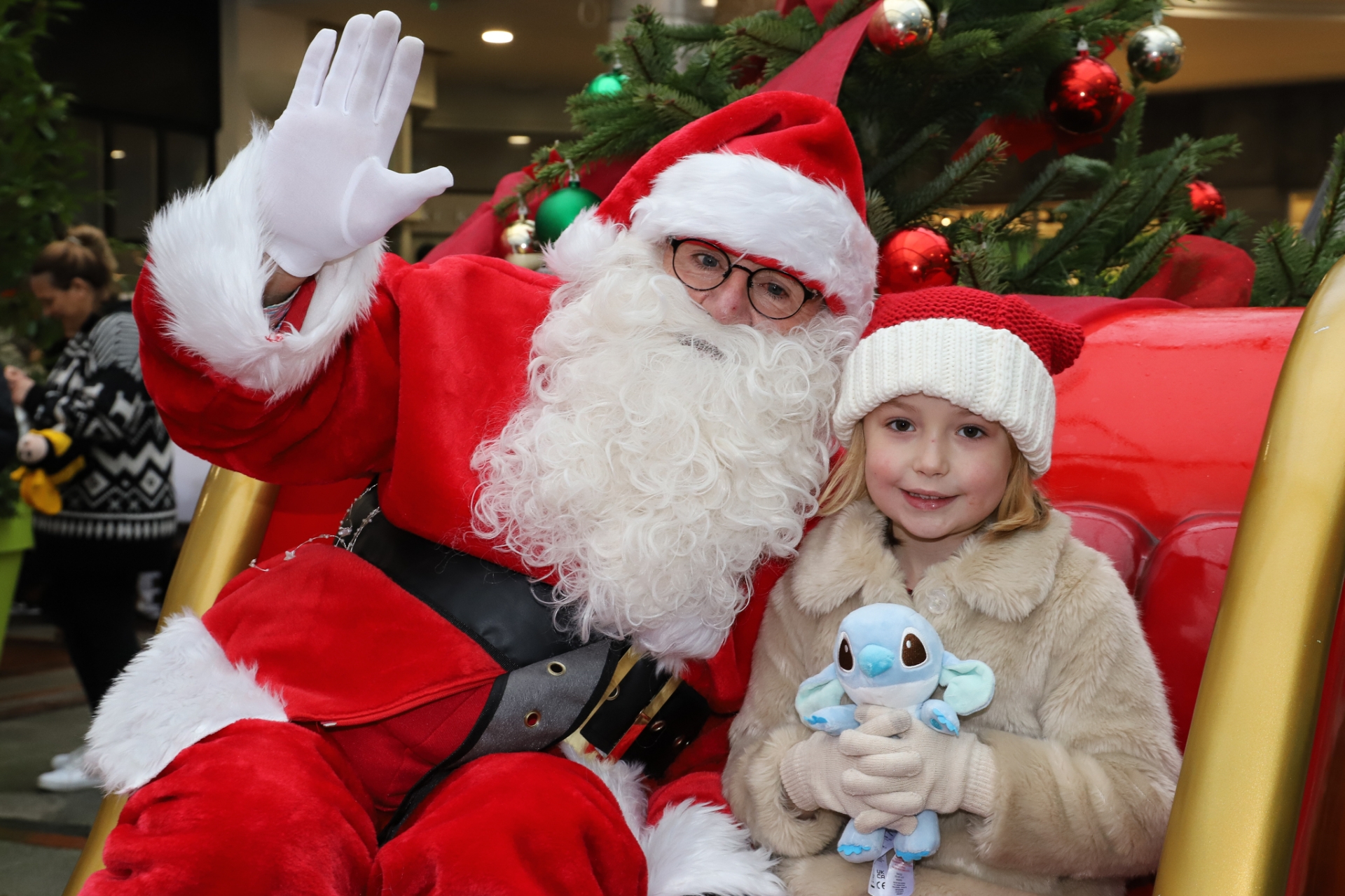 Pictures #2: More pictures from Santa's arrival in Market Cross