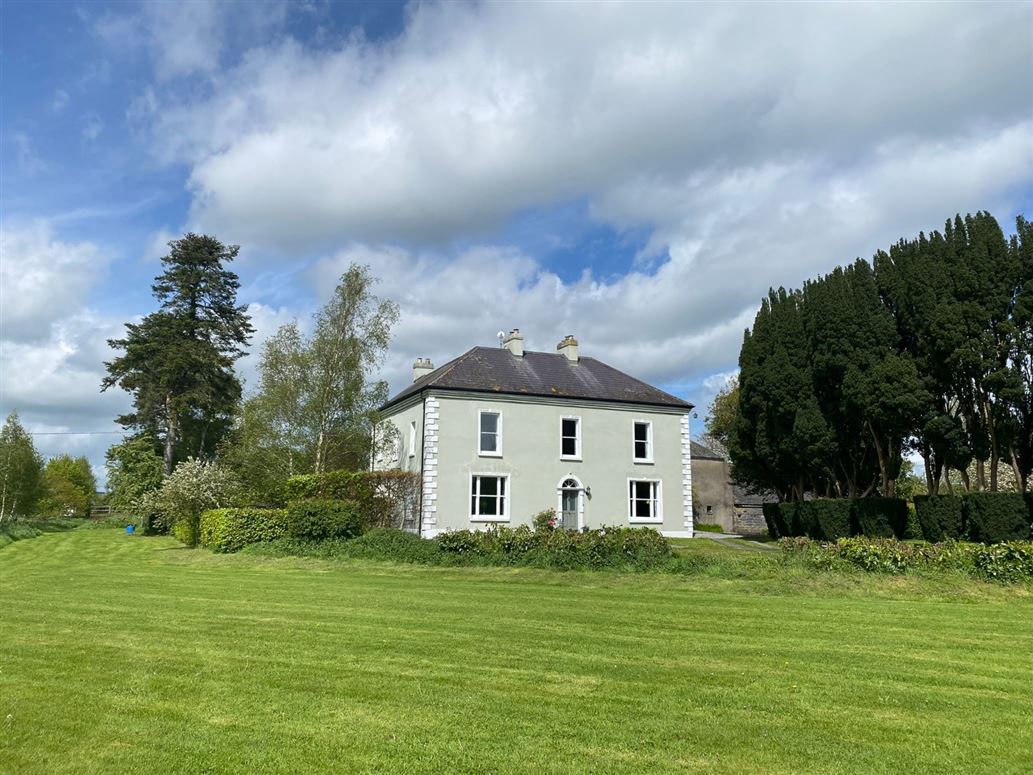 Spacious period residence for sale near Kilkenny City see pics