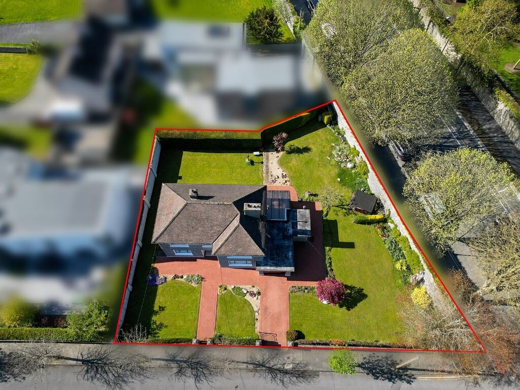 Property for sale with Kilkenny Castle on its doorstep click for pics