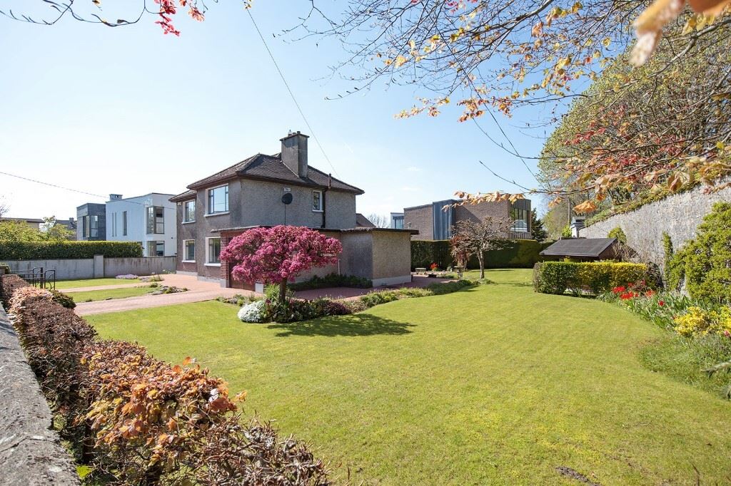 Property for sale with Kilkenny Castle on its doorstep click for pics