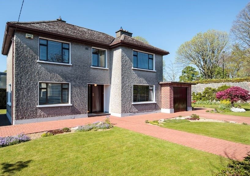 Property for sale with Kilkenny Castle on its doorstep click for pics