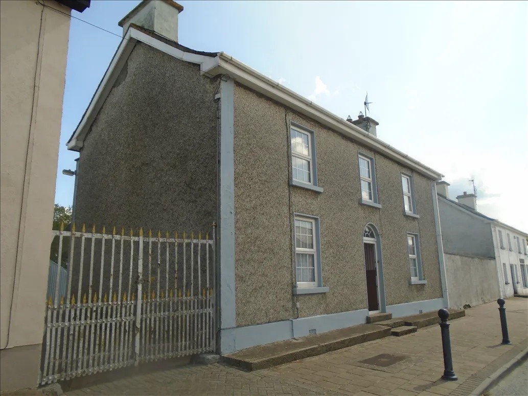 Detached property with large garden for under €200k in Kilkenny see