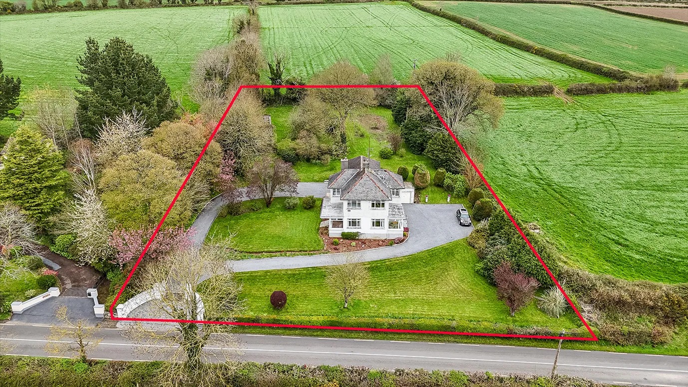 Detached property for sale on large site in scenic area of Kilkenny